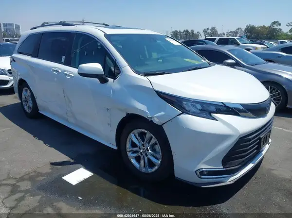 5TDJSKFC0RS151037 2024 TOYOTA SIENNA - Image 1