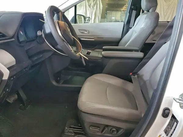 2025 TOYOTA SIENNA auction photo 7
