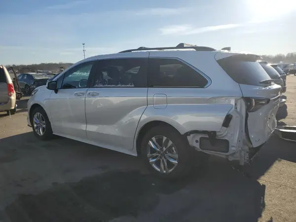 5TDJSKFC1RS114532 2024 TOYOTA SIENNA - Image 2