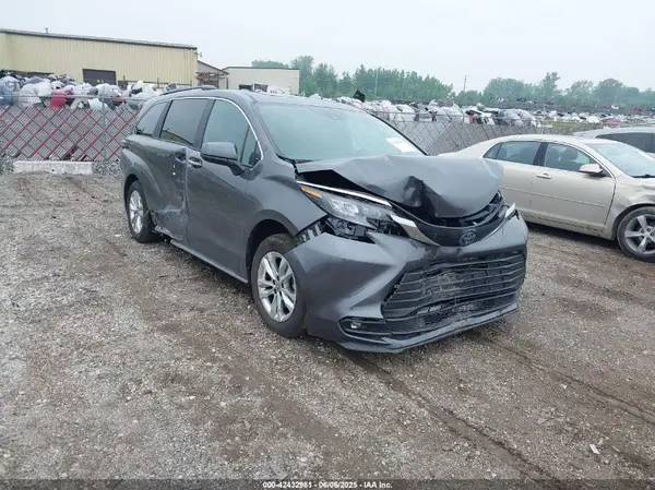 5TDJSKFC1SS158438 2025 TOYOTA SIENNA - Image 1