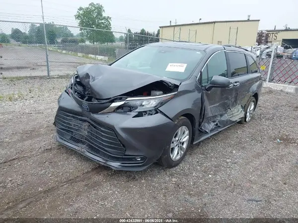 5TDJSKFC1SS158438 2025 TOYOTA SIENNA - Image 2