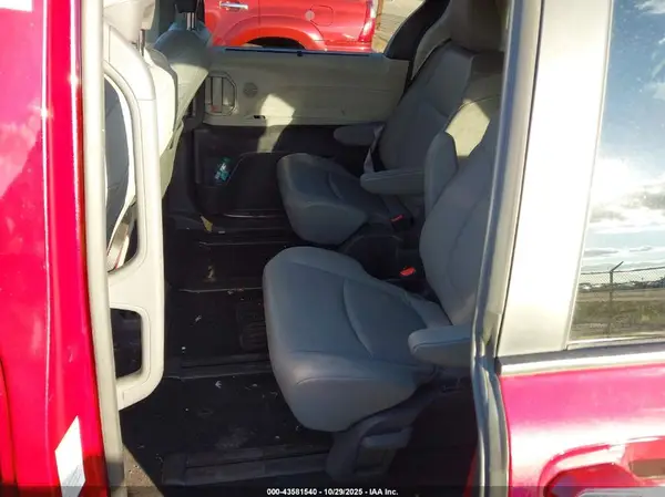 5TDJSKFC2MS026694 2021 TOYOTA SIENNA - Image 8