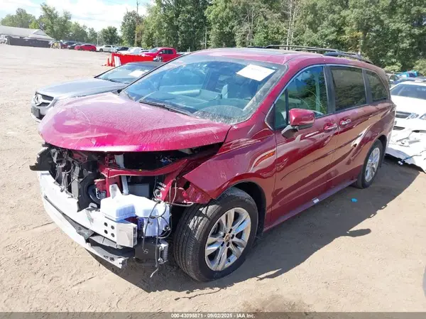 5TDJSKFC2RS111817 2024 TOYOTA SIENNA - Image 2
