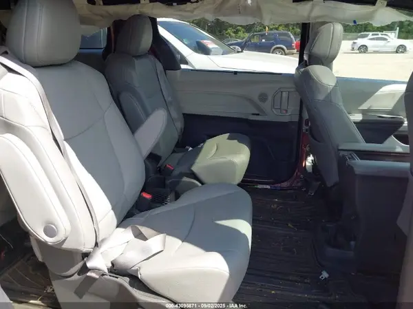 5TDJSKFC2RS111817 2024 TOYOTA SIENNA - Image 8