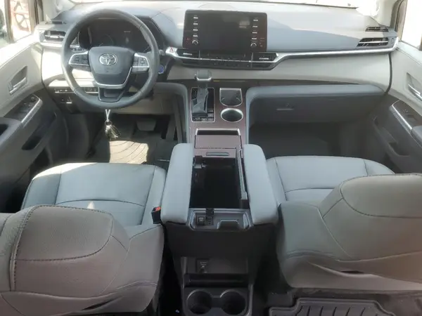 5TDJSKFC2RS120985 2024 TOYOTA SIENNA - Image 8