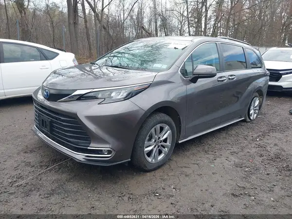 5TDJSKFC2RS123711 2024 TOYOTA SIENNA - Image 2