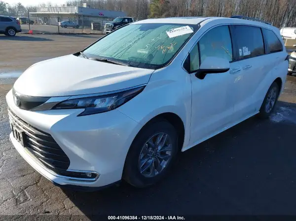 5TDJSKFC2RS134868 2024 TOYOTA SIENNA - Image 2