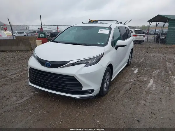 5TDJSKFC2SS158559 2025 TOYOTA SIENNA - Image 2