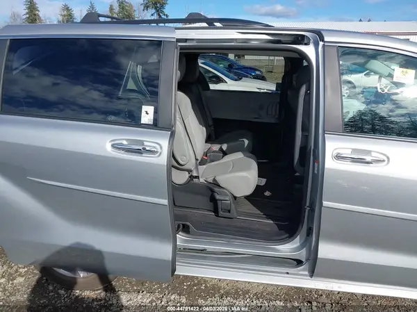5TDJSKFC2SS195868 2025 TOYOTA SIENNA - Image 8