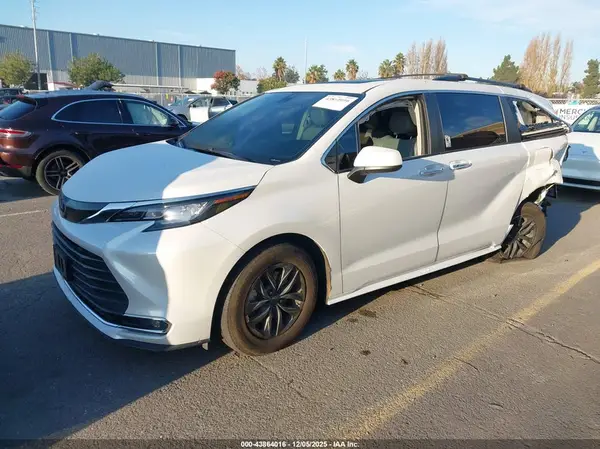 5TDJSKFC3PS103416 2023 TOYOTA SIENNA - Image 2