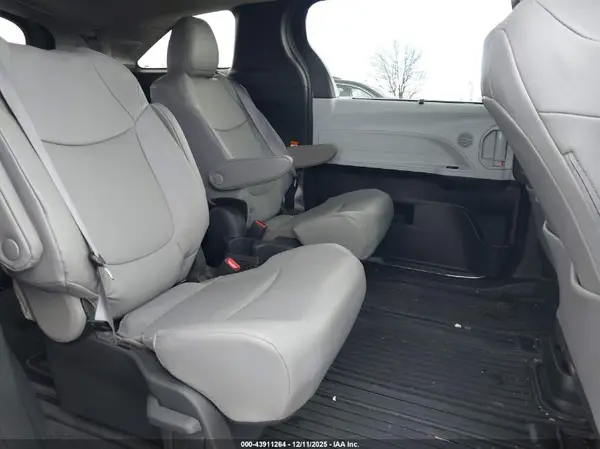 5TDJSKFC3SS164712 2025 TOYOTA SIENNA - Image 8