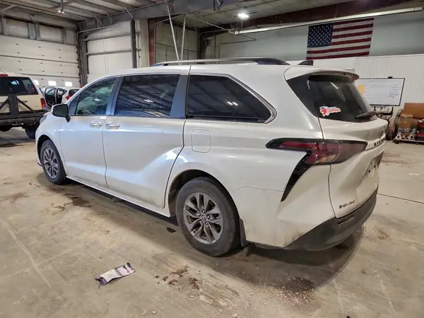 5TDJSKFC3SS176892 2025 TOYOTA SIENNA - Image 2