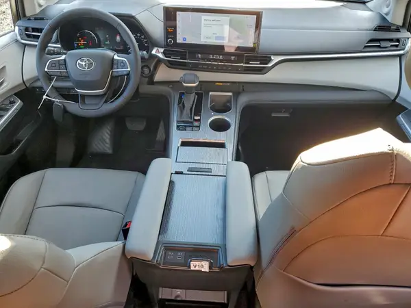 5TDJSKFC3SS215013 2025 TOYOTA SIENNA - Image 8