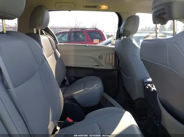 5TDJSKFC4PS103991 2023 TOYOTA SIENNA - Image 8