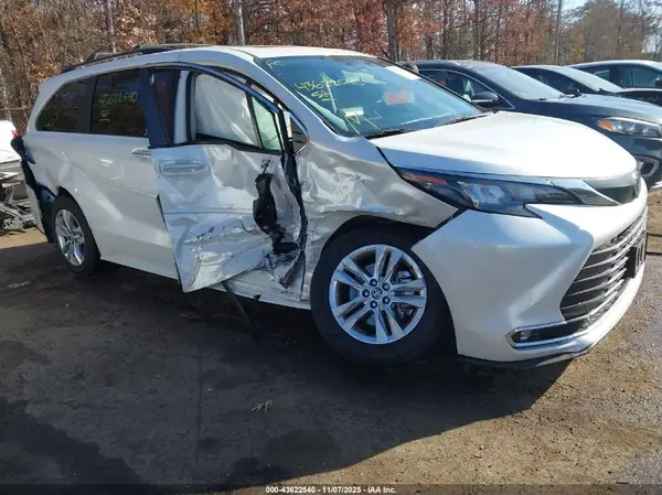 5TDJSKFC4RS108739 2024 TOYOTA SIENNA - Image 1