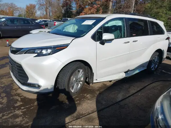 5TDJSKFC4RS108739 2024 TOYOTA SIENNA - Image 2