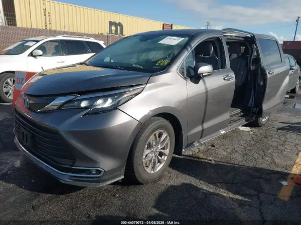 5TDJSKFC4RS132006 2024 TOYOTA SIENNA - Image 2