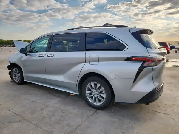 5TDJSKFC4RS146259 2024 TOYOTA SIENNA - Image 2