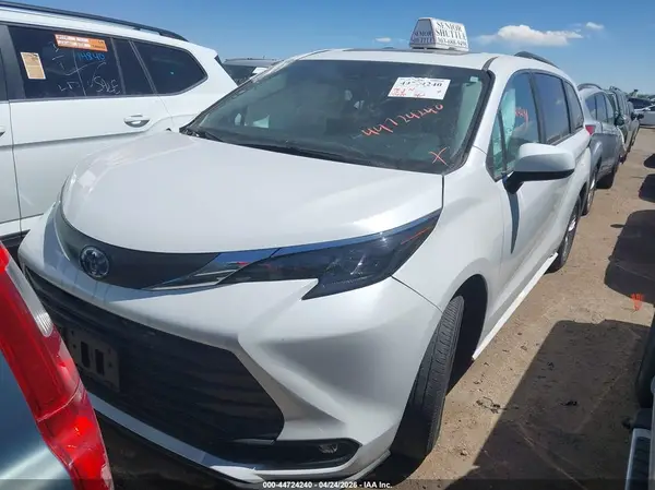 5TDJSKFC4SS193071 2025 TOYOTA SIENNA - Image 2