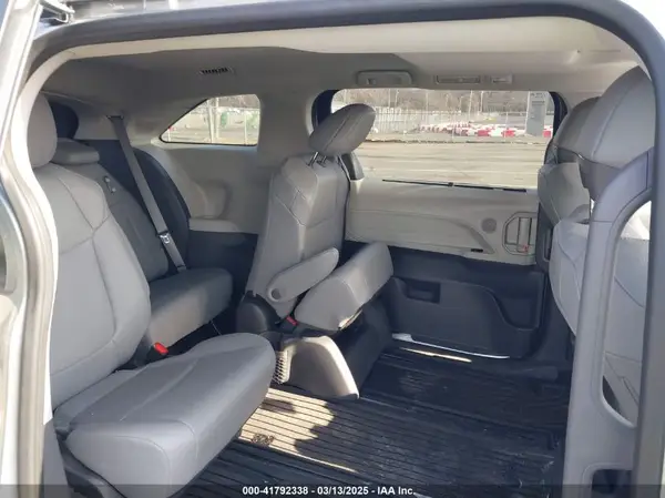 5TDJSKFC5PS106883 2023 TOYOTA SIENNA - Image 8