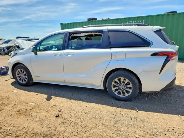 5TDJSKFC6MS001121 2021 TOYOTA SIENNA - Image 2