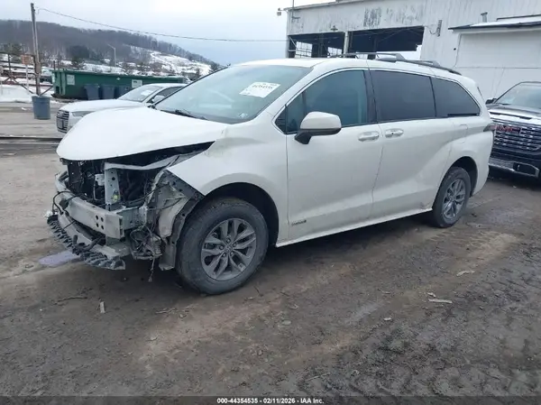 5TDJSKFC6MS017612 2021 TOYOTA SIENNA - Image 2