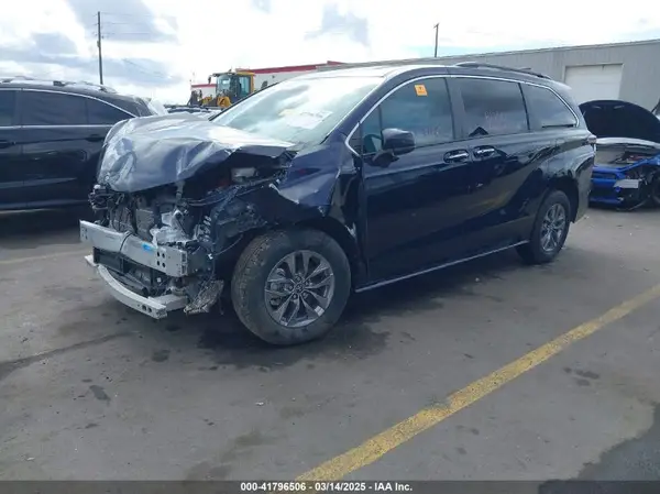5TDJSKFC6PS079578 2023 TOYOTA SIENNA - Image 2