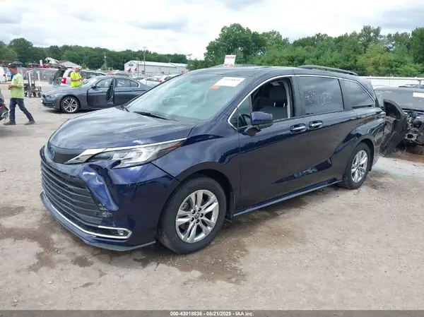 5TDJSKFC6PS102499 2023 TOYOTA SIENNA - Image 2