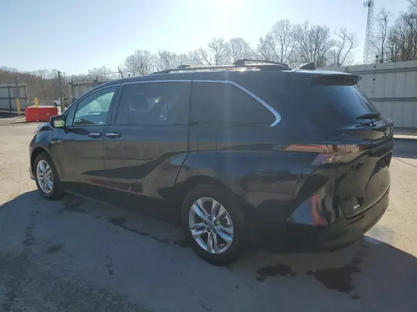 5TDJSKFC6RS109729 2024 TOYOTA SIENNA - Image 2