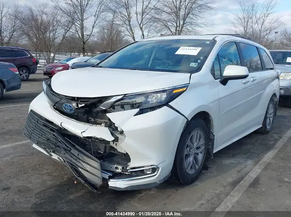 5TDJSKFC6RS119094 2024 TOYOTA SIENNA - Image 2