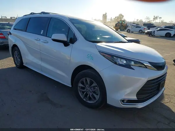 5TDJSKFC6RS149227 2024 TOYOTA SIENNA - Image 1