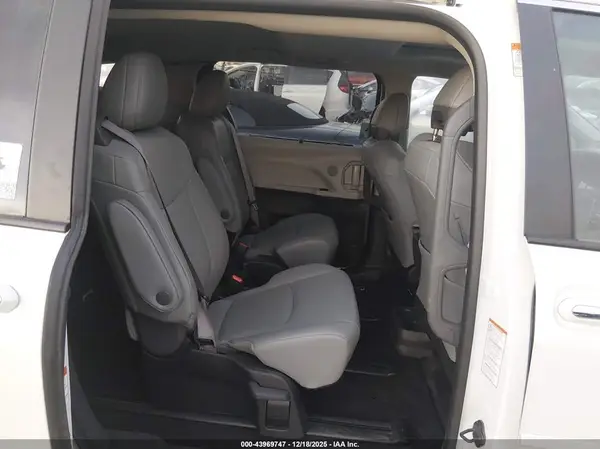 5TDJSKFC6RS149227 2024 TOYOTA SIENNA - Image 8