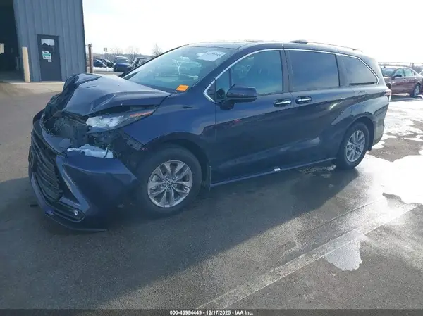 5TDJSKFC6SS202031 2025 TOYOTA SIENNA - Image 2