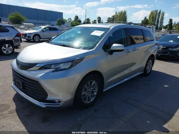 5TDJSKFC7MS002245 2021 TOYOTA SIENNA - Image 2