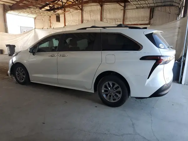 5TDJSKFC7PS083221 2023 TOYOTA SIENNA - Image 2
