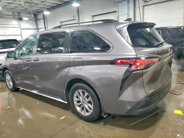 5TDJSKFC8MS009429 2021 TOYOTA SIENNA - Image 2