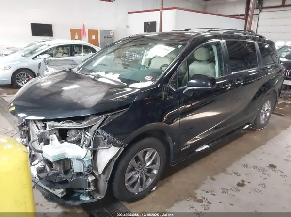5TDJSKFC8MS020253 2021 TOYOTA SIENNA - Image 2