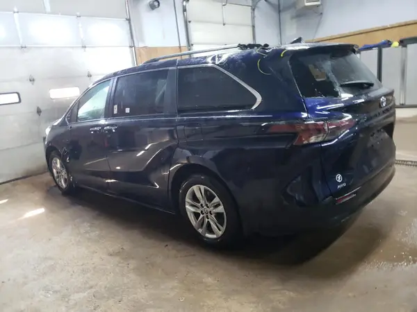 5TDJSKFC8RS121770 2024 TOYOTA SIENNA - Image 2