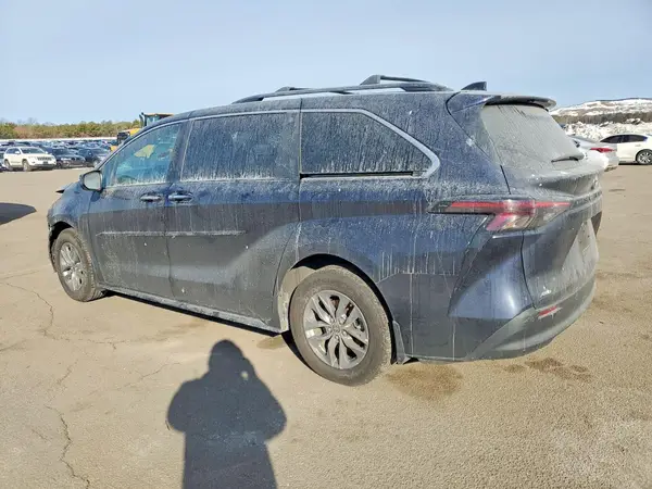 5TDJSKFC8RS141355 2024 TOYOTA SIENNA - Image 2