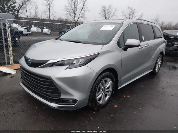 5TDJSKFC8SS182624 2025 TOYOTA SIENNA - Image 2