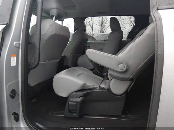 5TDJSKFC8SS182624 2025 TOYOTA SIENNA - Image 8