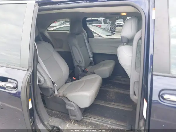 5TDJSKFC9MS011982 2021 TOYOTA SIENNA - Image 8