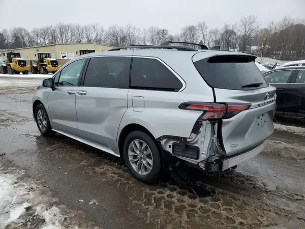 5TDJSKFC9NS052484 2022 TOYOTA SIENNA - Image 2
