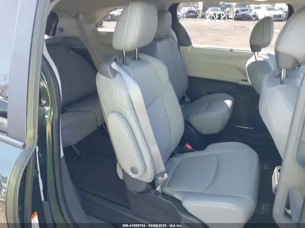 5TDJSKFC9PS095810 2023 TOYOTA SIENNA - Image 8
