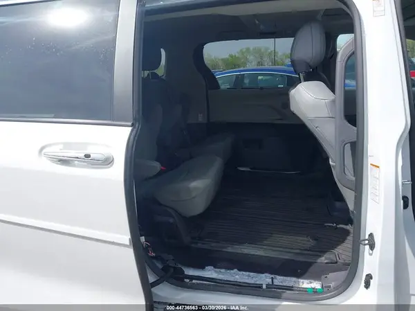 5TDJSKFC9RS116156 2024 TOYOTA SIENNA - Image 8
