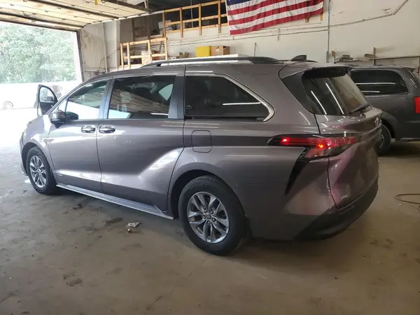 5TDJSKFCXMS028497 2021 TOYOTA SIENNA - Image 2