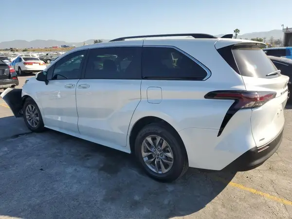 5TDJSKFCXPS089790 2023 TOYOTA SIENNA - Image 2