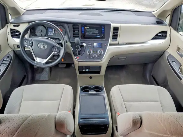 5TDJZ3DC0HS149078 2017 TOYOTA SIENNA - Image 8