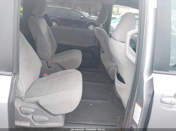 5TDJZ3DC0HS149744 2017 TOYOTA SIENNA - Image 8
