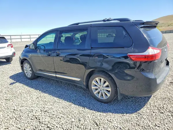 5TDJZ3DC0HS151817 2017 TOYOTA SIENNA - Image 2